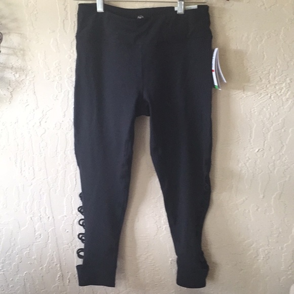 ✨Gaiam Om-Dri Capri  Pants NWT✨ - Picture 1 of 9